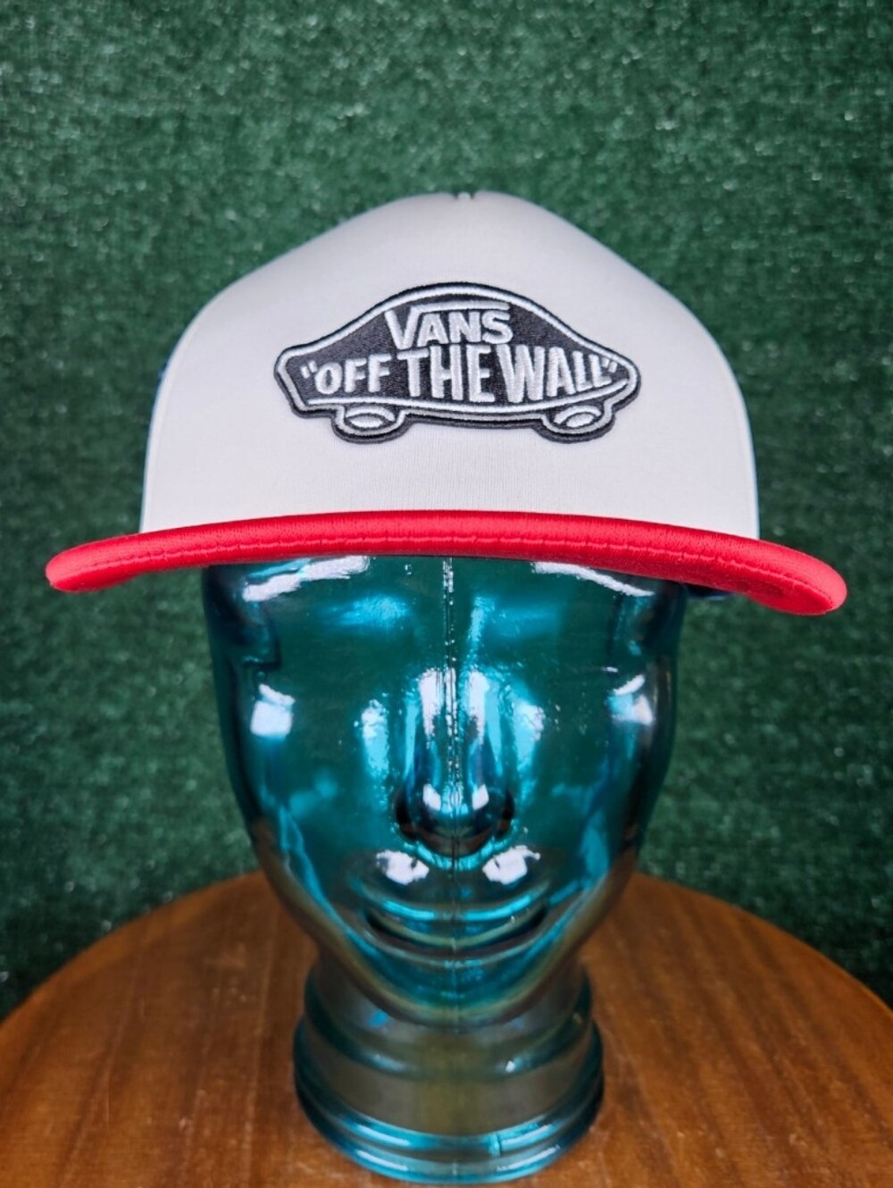 Classic Vans Two-Tone White and Red Trucker Cap / Size - OSFA Snapback
